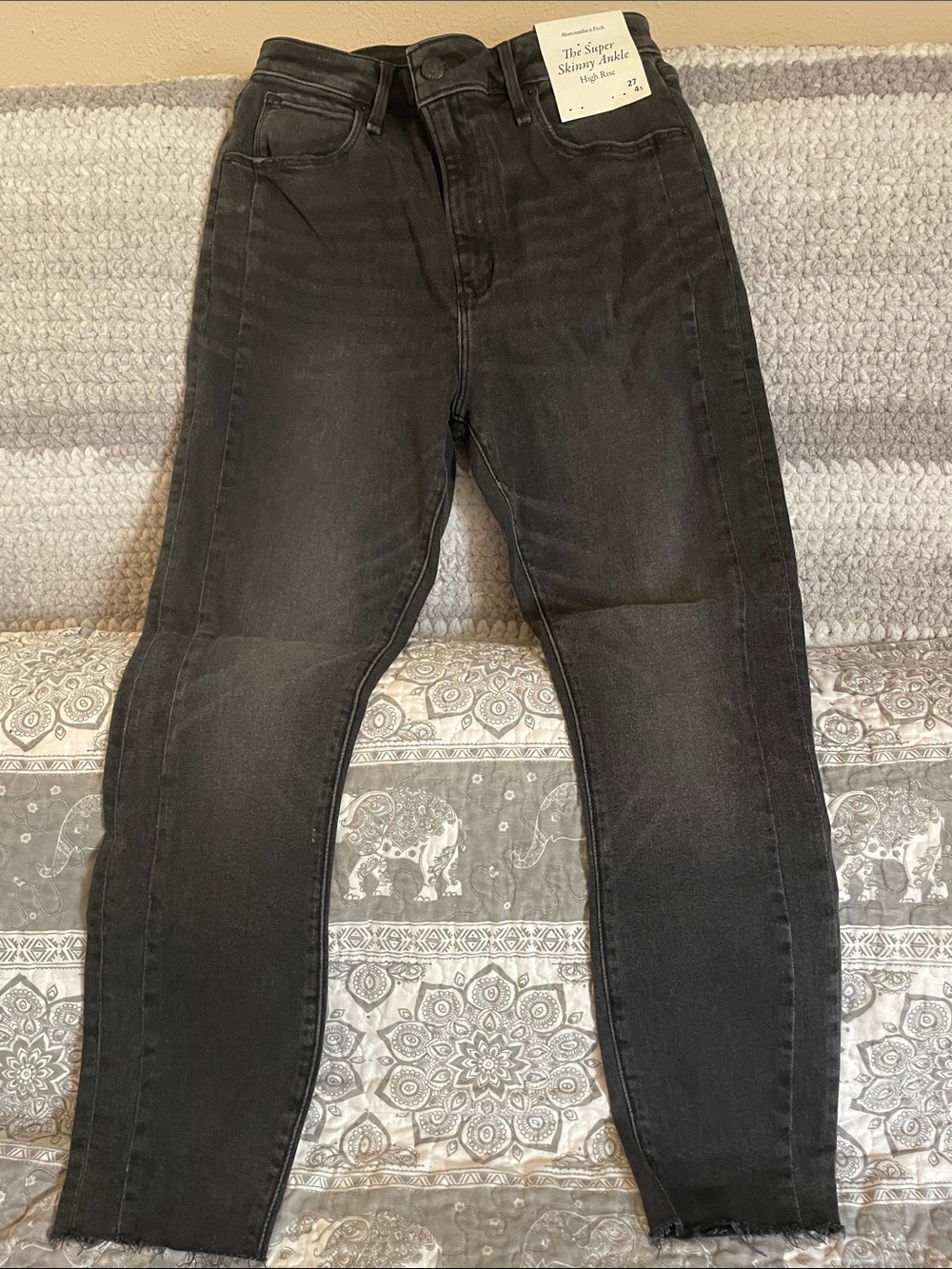Abercrombie & Fitch Black Super Skinny High-Rise Jeans (Size 4S/27S)